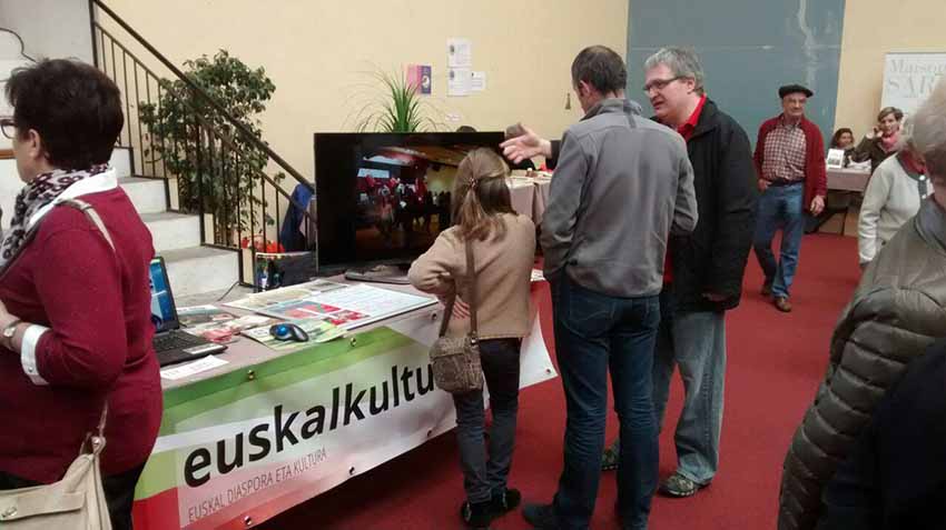 EuskalKultura.eus-ek Sarako Idazleen Biltzarrean euki izan duen estanda, artxiboko irudi batean