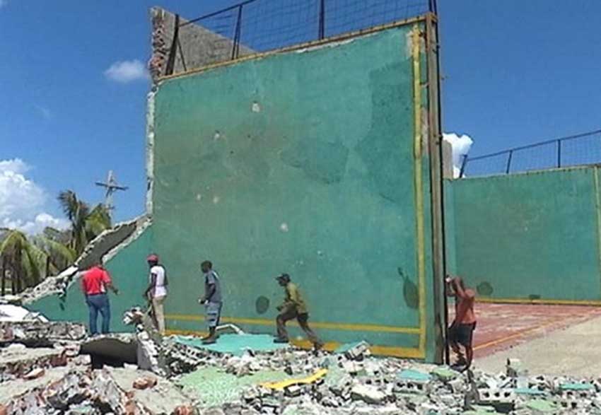 The clearing and cleaning work of the Basque pelota frontons has already begun in Cuba (photo JIT-Invasor)