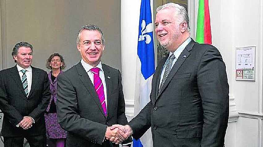El lehendakari Urkullu hace dos años en París con el entonces primer ministro de Quebec Philippe Couillard (arg.Efe)