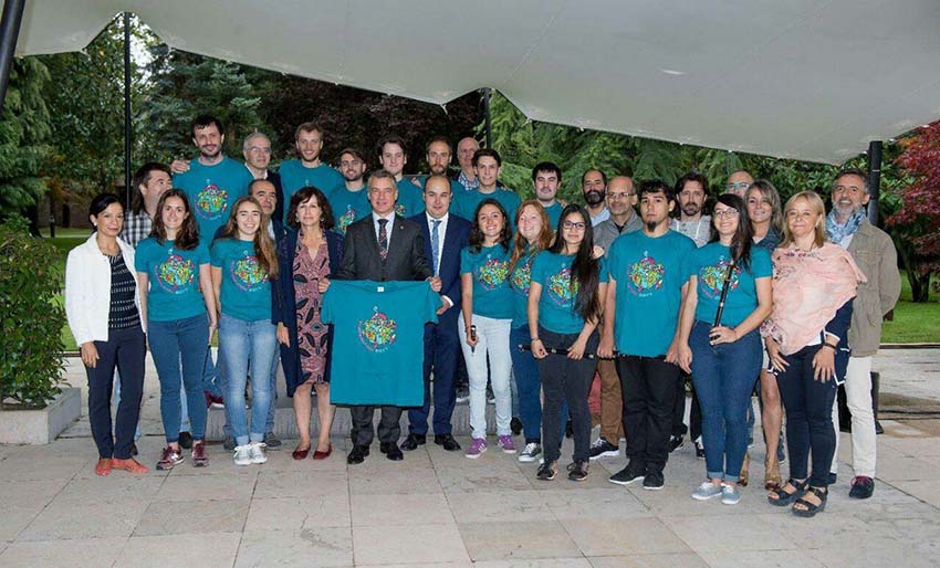 Los participantes en Gaztemundu 2017 el día de su visita a Ajuria Enea y al lehendakari Urkullu (foto Irekia)