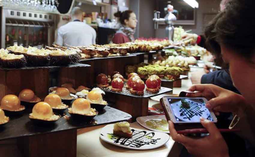 Bar de pintxos en la Parte Vieja donostiarra (foto DV)