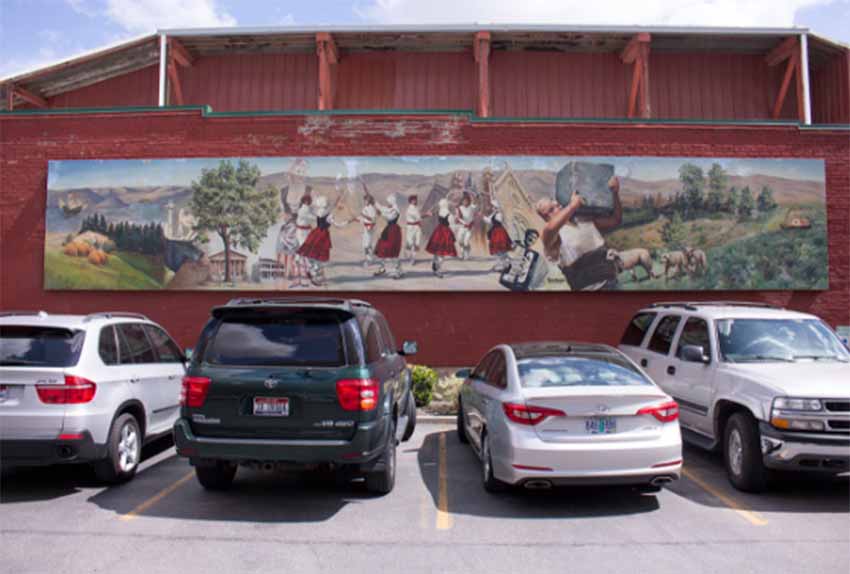 El Mural Vasco de Boise se halla en el Basque Block, sobre uno de los mutos del hotel y frontón Anduiza (foto Boiseartandhistory.org)