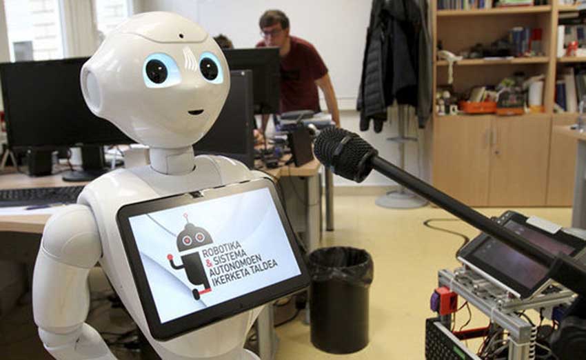 En la UPV-EHU desarrollan un proyecto para convertir a robots en bertsolaris (foto Eldiario.es)