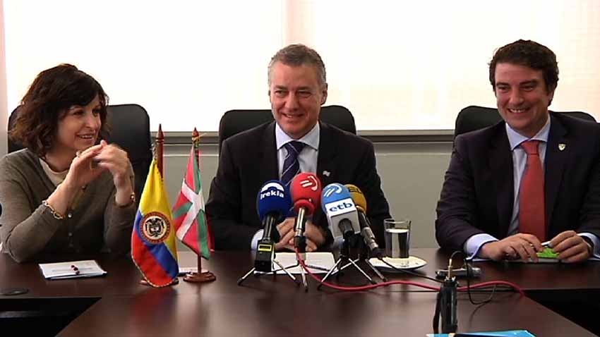 Marian Elorza, secretaria general de Acción Exterior; el lehendakari Urkullu, y Rafael Kutz, delegado de Euskadi para Chile, Perú y Colombia