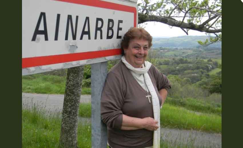 Olga Leiciaga in 2016, in Ainarbe, Zuberoa, where her great-grandfather Arnaud/Fernando Leiciaguezahar (changed to Leiciaga in Argentina) was born (photo EuskalKultura.com)