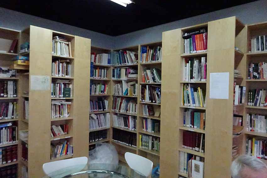 Books: The library at the Paris Euskal Etxea
