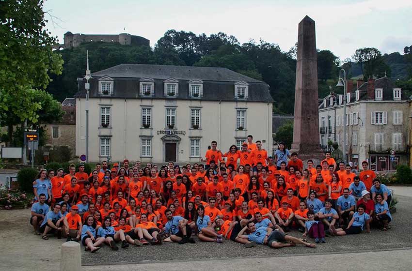 Participants in EuskarAbentura's first edition last year in Maule, Zuberoa getting ready to begin the adventure
