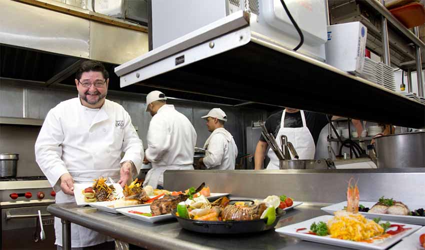 La Bodega Vasca y su chef y dueño Gaspar Ballestero