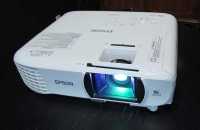 The projector that EuskalKultura.com will raffle for clubs that may need one. Don’t miss out!