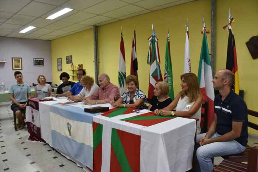 La reunión anunciadora se llevó a cabo en la sede del Centro Vasco Zelaiko Euskal Etxea de Santa Rosa (foto El Diario de La Pampa)