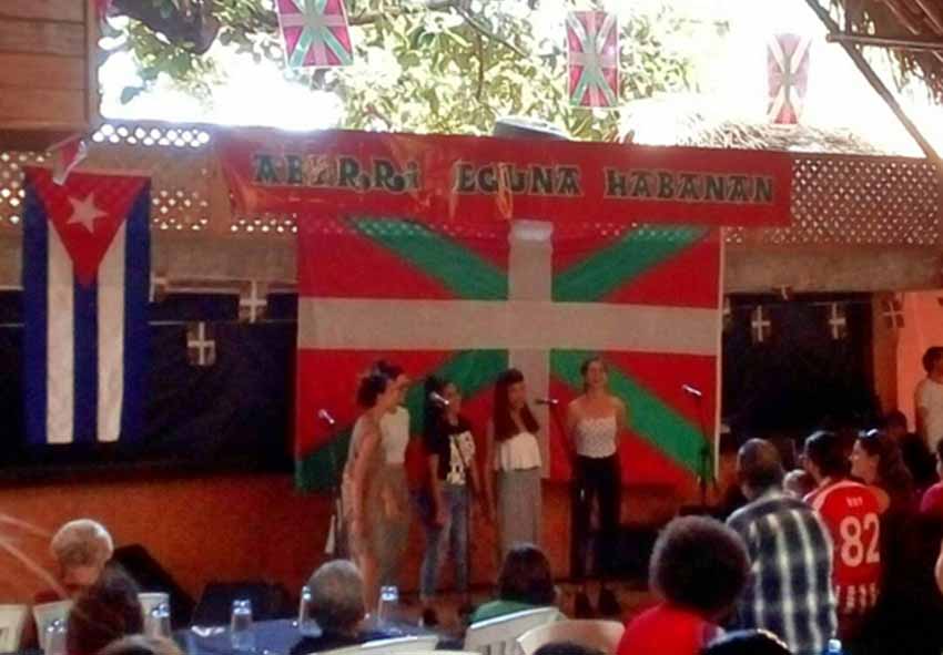 Celebrando Aberri Eguna en Cuba en una edición anterior (foto Patricia Moncada-Asociación Euskadi-Cuba)