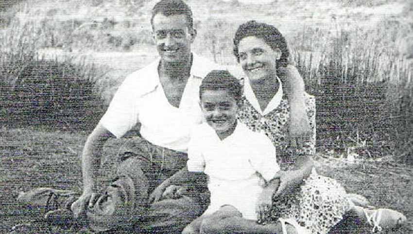 Sebastián Ezquerro y Trinidad Fernández con su hijo Mikel, durante una excursión al campo (foto archivo familiar de Mikel Ezkerro)