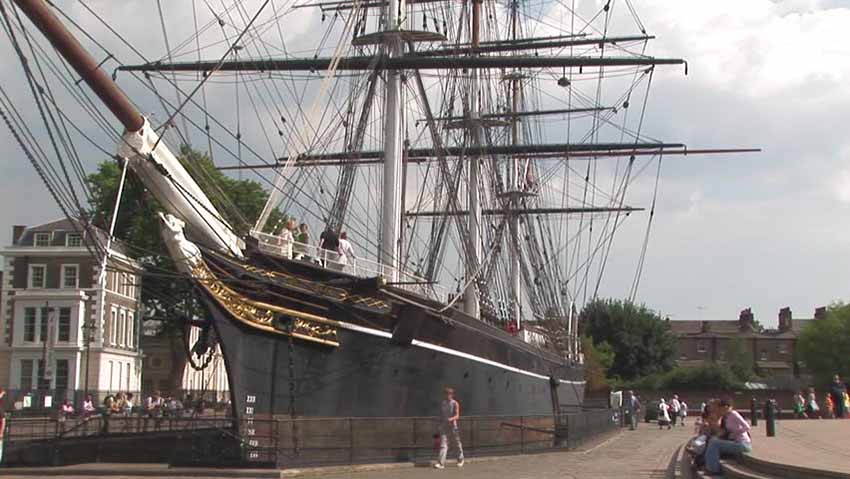 The Cutty Sark is a tourist attraction that could easily become a great place for mintzapraktika