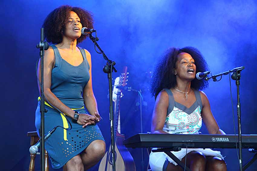 The sisters from Cuba Danieuris and Daniellis Moya Avila are the D’Capricho Duo