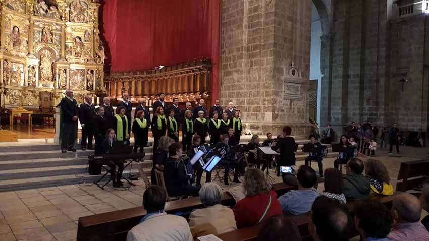 Concert during Euskal Jaia 2019 in Valladolid with the participation of the Sustrai Akordeoi Taldea and Haritz Dantza Taldea from Elgoibar and the local Gure Txoko Basque Choir