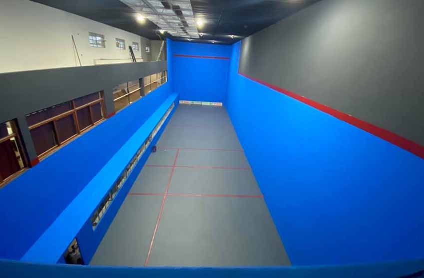 This is how the Trinquet at the Euzko Etxea in Necochea looks painted blue (photo TSN Necochea)