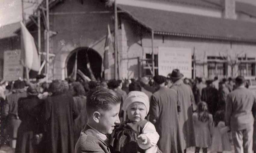 Baserria Argentinan. Necocheako euskal etxearen irudia, inaugurazio egunean, 1951n