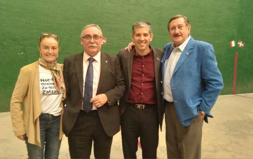 El nuevo delegado de Euskadi en México --segundo por la izquierda-- junto a Gurutzne Etxeberria, Julen Ruiz de Azua y Josu Garritz