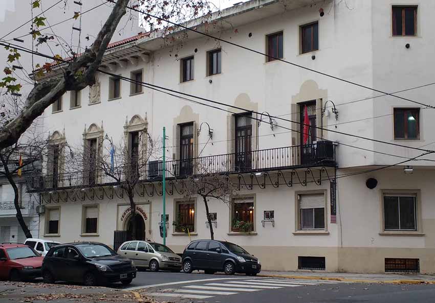 Finishing the first Euskera course, Navarrese centers in Argentina consider the next steps.  In the photo, Navarrese center in the city of Buenos Aires, on Moreno 3682, in the Almagro neighborhood of the capital city