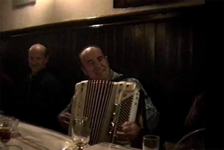 Bernardo Yanci in the video of the tribute at the Basque Hotel in San Francsico, with Bixente Inchauspe behind him