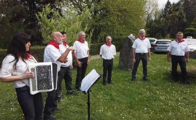 30 male voices, director and various female musicians comprise the “Hegaldia” Choir at the Lagunt eta Maita Basque Club in Pau