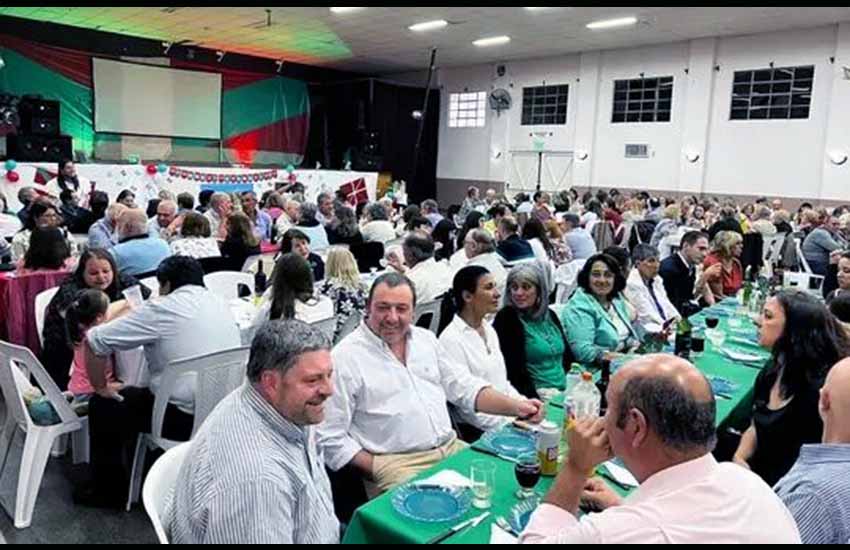 Vista general de la XII Fiesta del Jamón en Trenque Lauquen, organizada por el Centro Vasco Euskal Sustraiak