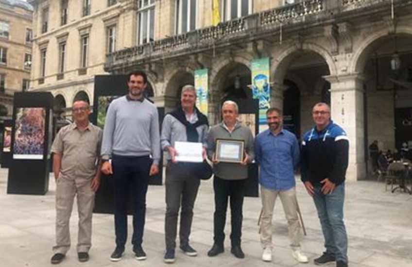 De izquierda a derecha, Patxi Perez, Mariano Galarza, Javier Mor Roig, Ives Ugalde, Cyrille Laiguillon y Michel Lassalle en Baiona