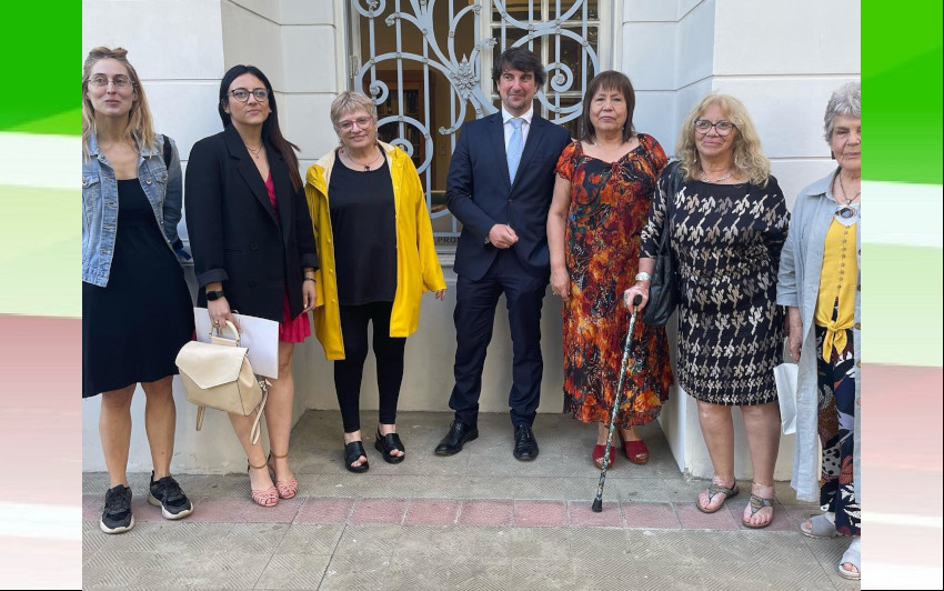 El delegado de Euskadi en Chile Rafael Kutz y representantes de las entidades organizadoras en la pasada sesión del Ciclo