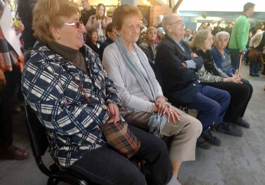 Stella Maris Larraburu (segunda por la izquierda) en el homenaje el pasado 3 de mayo en San Carlos de Bariloche (foto Bariloche2000)