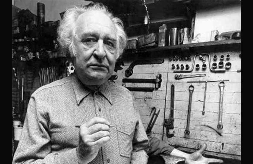 Gabriel Celaya poeta hernaniarraren izena darama Gipuzkoako Foru Aldundiaren gaztelaniazko Nazioarteko Poesia Sariak