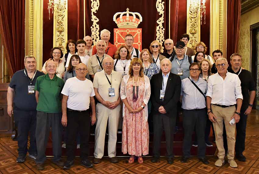 Participantes en la recepción de la vicepresidenta navarra Ana Ollo a la delegación agropecuaria argentina en el Palacio de Navarra