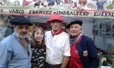 Buenos Airesko Iparraldeko Euskal Etxeko Kultura Azpibatzordeko kideak 2019ko 'Buenos Airesek Euskal Herria ospagai' festan