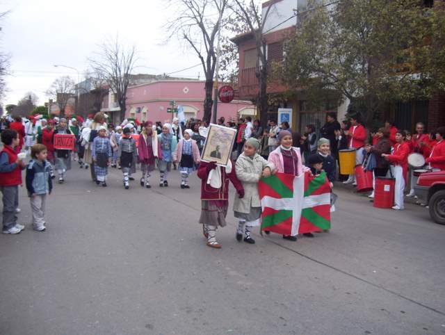 Desfile por las calles de Chascomús