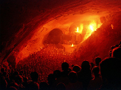 Celebración del Akelarre en las cuevas de Zugarramurdi en 1998