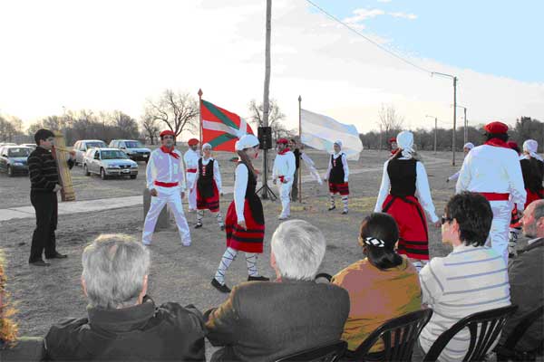 Inauguración de 'Plaza Euskal Herria' en Río IV 2010 02