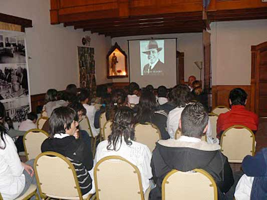 Muestra sobre inmigración en Chivilcoy 2010 1