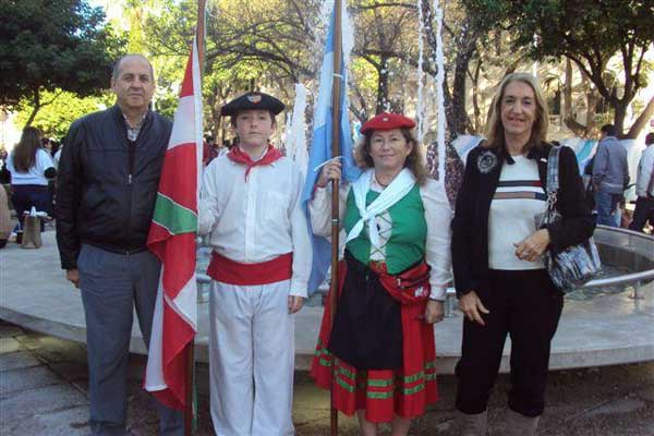 Bicentenario de la Revolución de mayo en los centros vascos 2010 1