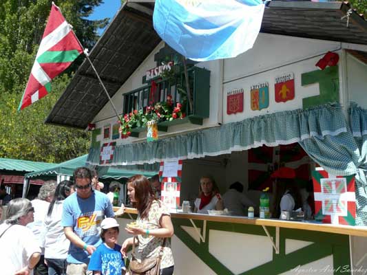33º Fiesta de Colectividades europeo-argentinas de Bariloche 2012 02