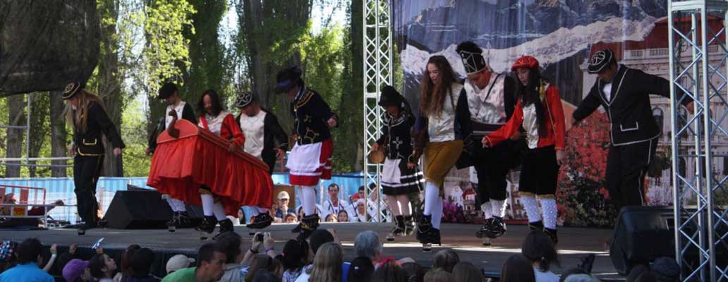 33º Fiesta de Colectividades europeo-argentinas de Bariloche 2012 04