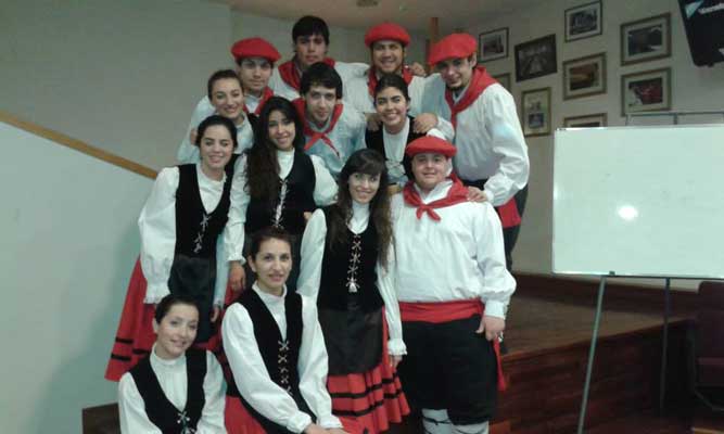 Dantzaris de Comodoro en Puerto Madryn 2013 01