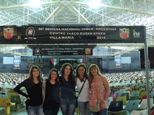 Alumnas de la Univ de Mondragon en SNV 2013 01