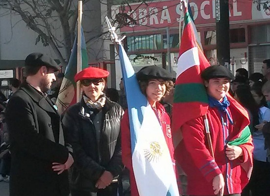 Acto por el 25 de mayo en Puerto Madryn 2014 01