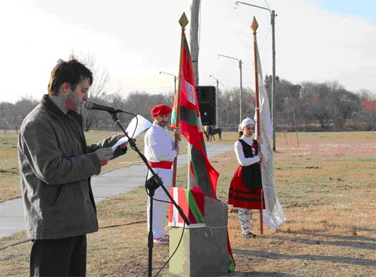 Inauguración de la 'Plaza Euskal Herria' en Río Cuarto 2010 01